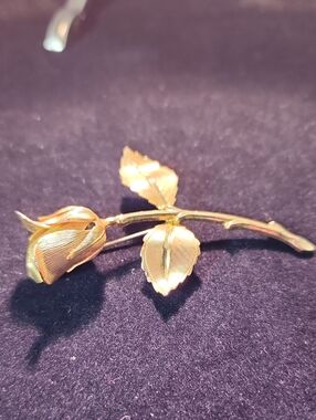 Gold Rose Brooch Pin - Elegant Women's Jewelry